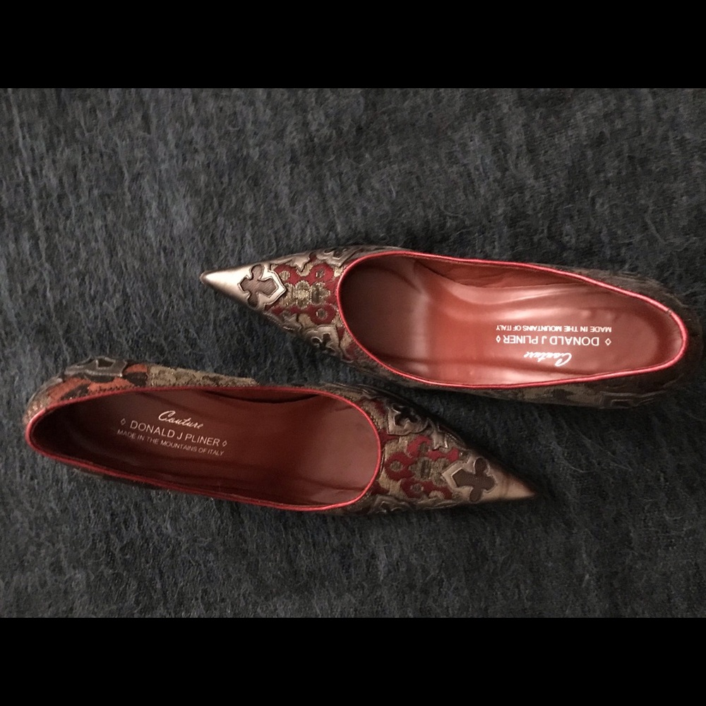 Donald J Pliner Couture pumps. Size 7.5M